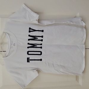 Tommy Hilfiger logo tee